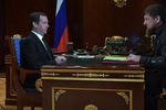 Дмитрий Медведев и глава Чечни Рамзан Кадыров во время встречи в резиденции «Горки», 30 марта