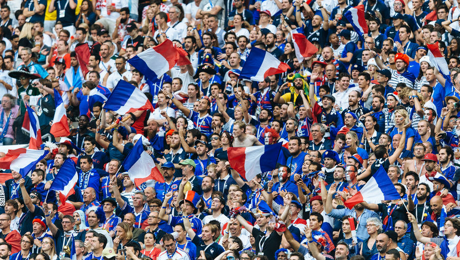 Болельщики на финальном матче чемпионата мира по футболу между сборными Франции и Хорватии, 15 июля 2018 года