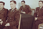 Будущие космонавты Андриян Николаев, Павел Попович, Юрий Гагарин и Валерий Быковский в первые дни в отряде, 1960 год