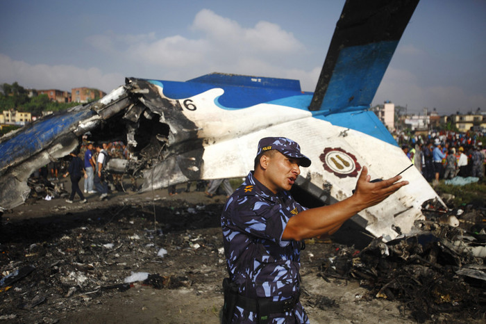 Все находившиеся на&nbsp;борту пассажирского самолета погибли во время крушения в&nbsp;Непале в&nbsp;ночь на&nbsp;пятницу, сообщает агентство AFP. Ранее сообщалось о&nbsp;трех тяжелораненых, однако эти сведения не подтвердились.
