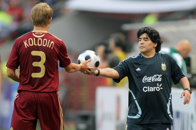 Когда-то Денису Колодину подавал мяч Диего Марадона