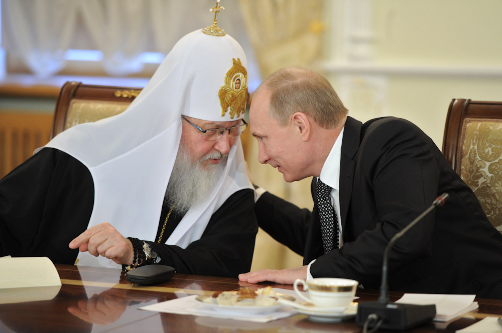 Февраль 2012 года. Председатель правительства России Владимир Путин в качестве кандидата в президенты встречается с представителями Русской православной церкви и других традиционных религий в Свято-Даниловом монастыре