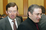 Александр Починок и Михаил Ходорковский во время заседания правительства РФ, 2003 год