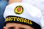 Зритель военного парада в рамках празднования Дня Военно-морского флота России на водно-спортивной станции Тихоокеанского флота