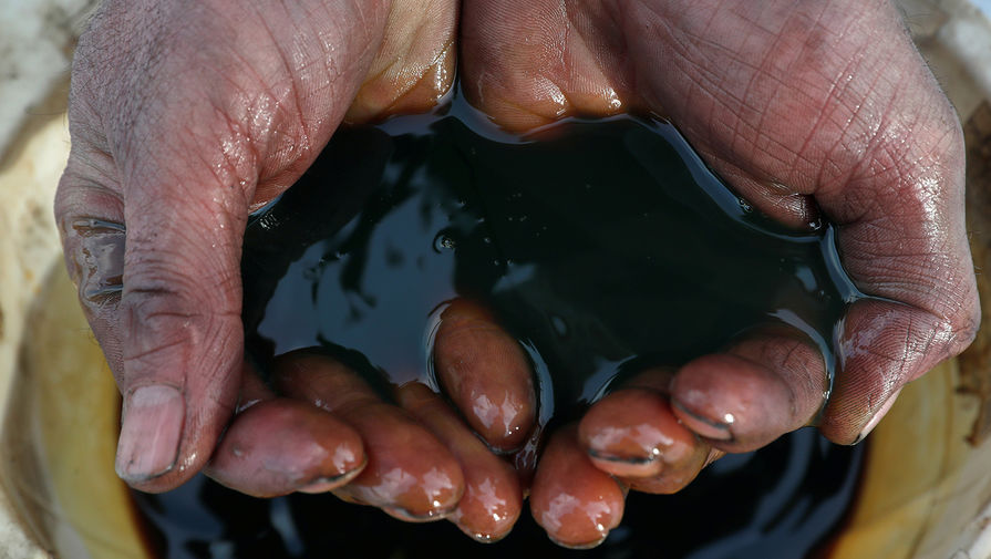 В Сахалине мошенники украли нефти на 20 млн рублей