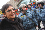 Ирина Хакамада на Пушкинской площади в Москве во время несанкционированного «Марша несогласных», 2007 год