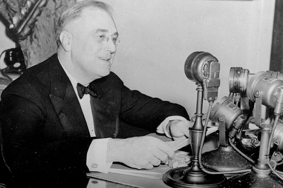 Франклин Рузвельт обращается к нации в эфире радиопередачи «Беседы у камина», ноябрь 1937 года