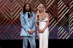 Джаред Лето и Леди Гага на сцене 28-й церемонии вручения премии Гильдии киноактеров в Санта-Монике, Калифорния, США, 27 февраля 2022 года