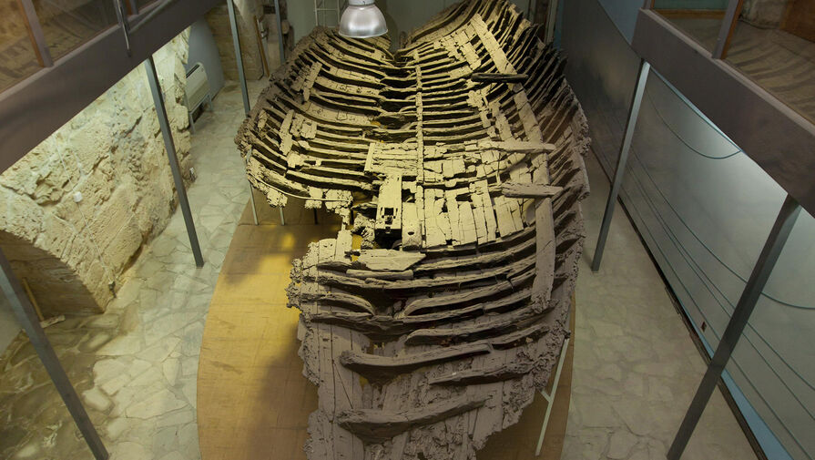 Археологи узнали время крушения античного Киренийского корабля