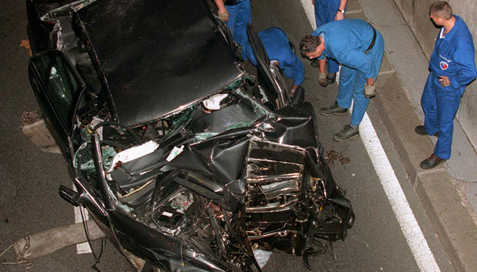 Диана погибла в Париже 31 августа 1997 года в автомобильной катастрофе вместе с Доди аль-Файедом и...