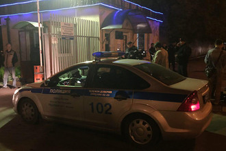 Автомобиль полиции около входа в городскую клиническую больницу №68, 21 сентября 2017 года