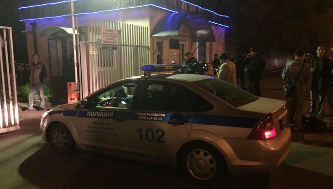 Автомобиль полиции около входа в городскую клиническую больницу №68, 21 сентября 2017 года