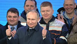 Президент России Владимир Путин на церемонии открытия движения по железнодорожной части Крымского моста через Керченский пролив на станции «Тамань пассажирская», 23 декабря 2019 года