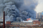 Пожар в здании «Невской мануфактуры» на Октябрьской набережной в Санкт-Петербурге, 12 апреля 2021 года