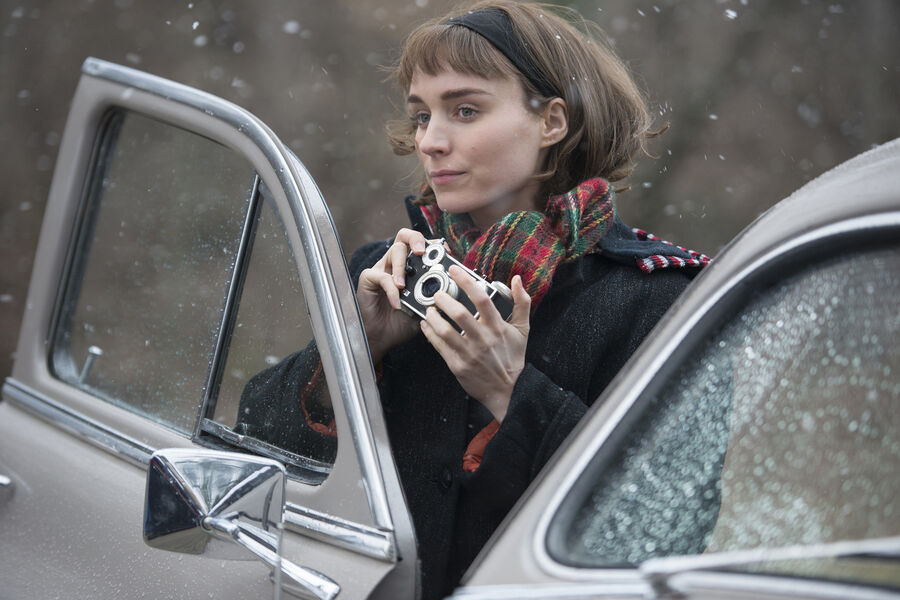<b>&laquo;Кэрол&raquo; (2014)</b>
<br><br>
Роль в&nbsp;драме &laquo;Кэрол&raquo; &mdash; о&nbsp;связи юной &laquo;серой мышки&raquo; и ослепительной женщины в&nbsp;возрасте (ее сыграла Кейт Бланшетт) в&nbsp;локациях Нью-Йорка 50-х годов &mdash; принесла Маре номинации на&nbsp;&laquo;Оскар&raquo; и &laquo;Золотой Глобус&raquo;, пока что последние в&nbsp;ее карьере. Без&nbsp;главных призов индустрии актриса, правда, осталось и в&nbsp;этот раз. Зато первенствовала на&nbsp;Каннском кинофестивале.