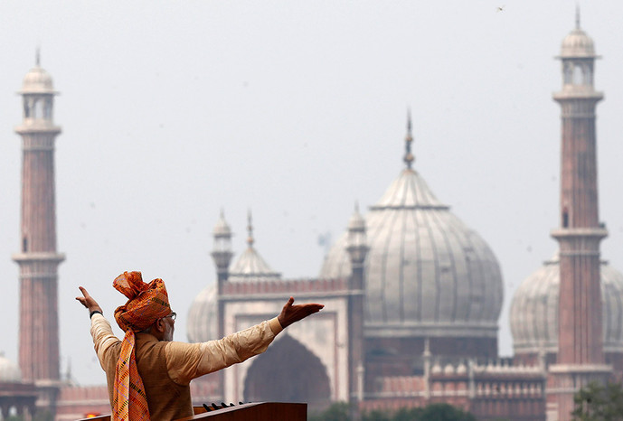 Премьер-министр Индии Нарендра Моди обращается к&nbsp;нации со стен Красного форта в&nbsp;Дели во время празднования Дня независимости, 15&nbsp;августа 2015&nbsp;года