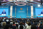 Избранный президент Казахстана Касым-Жомарт Токаев на церемонии принесения присяги народу Казахстана во время вступления в должность президента на совместном заседании палат парламента Республики Казахстан во Дворце независимости, 12 июня 2019 года