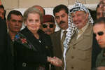 Госсекретарь США Мадлен Олбрайт и палестинский лидер Ясир Арафат, 1997 год