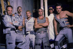 Группа Rammstein: Кристиан Лоренц, Тилль Линдеманн, Кристоф Шнайдер, Пауль Ландерс, Оливер Ридель, Рихард Круспе — в 2000 году