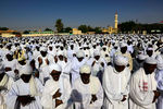 Суданские мусульмане во время праздничной молитвы
