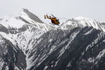 Спасательный вертолет недалеко от места крушения самолета авиакомпании Germanwings на юге Франции
