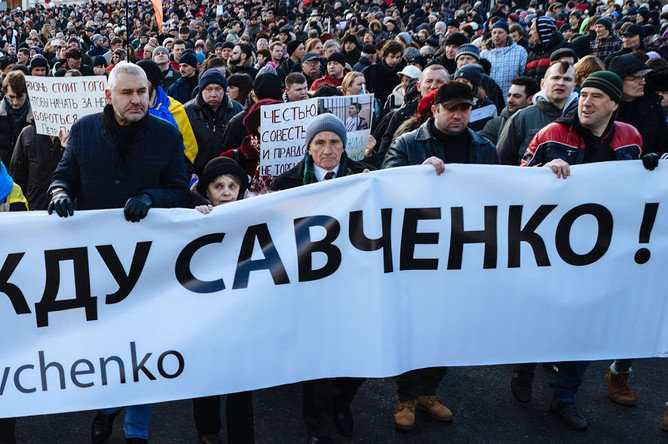 Участники марша памяти Бориса Немцова в Москве