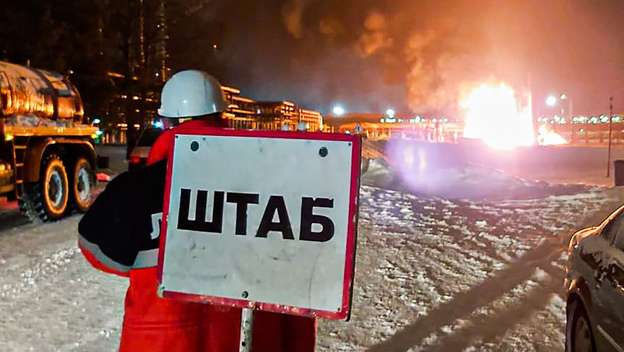 Ситуация на&nbsp;месте пожара на&nbsp;нефтеперерабатывающем заводе в&nbsp;Ухте, 9 января 2020 года