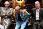 <b>«РЭД» (2010)</b>
<br><br>
В этом комедийном боевике Брюс Уиллис сыграл агента ЦРУ на пенсии, в дом к которому однажды вламываются бойцы спецназа, чтобы его убить. Дальнейшее развитие сюжета пересказать невозможно, потому что картина снята по комиксам. В целом этот фильм — о том, что бывших агентов ЦРУ не бывает, а компанию Брюсу Уиллису составили на съемочной площадке Морган Фримен, Джон Малкович, Хелен Миррен и другие знаменитые актеры.