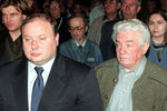 Егор Гайдар и Владимир Войнович на вечере памяти депутата Госдумы Галины Старовойтовой, убитой 20 ноября 1998 года в Санкт-Петербурге