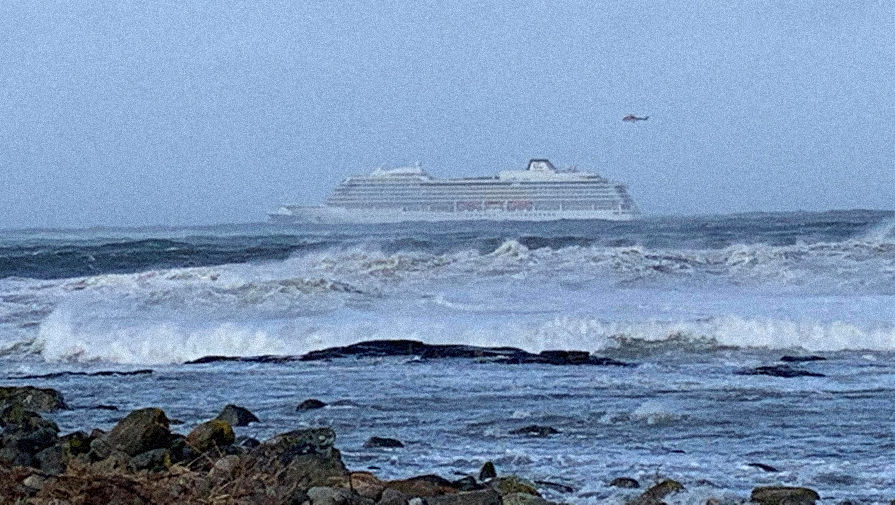 Круизный лайнер VIKING SKY у берегов Норвегии, 23 марта 2019 года
