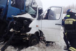 В Пензенской области в результате столкновения микроавтобуса с грузовиком погибли девять человек и 12 получили ранения
