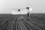 Опрыскивание ядохимикатами посевов сахарной свеклы с самолета Ан-2 в колхозе «Наша Родина», 1970 год