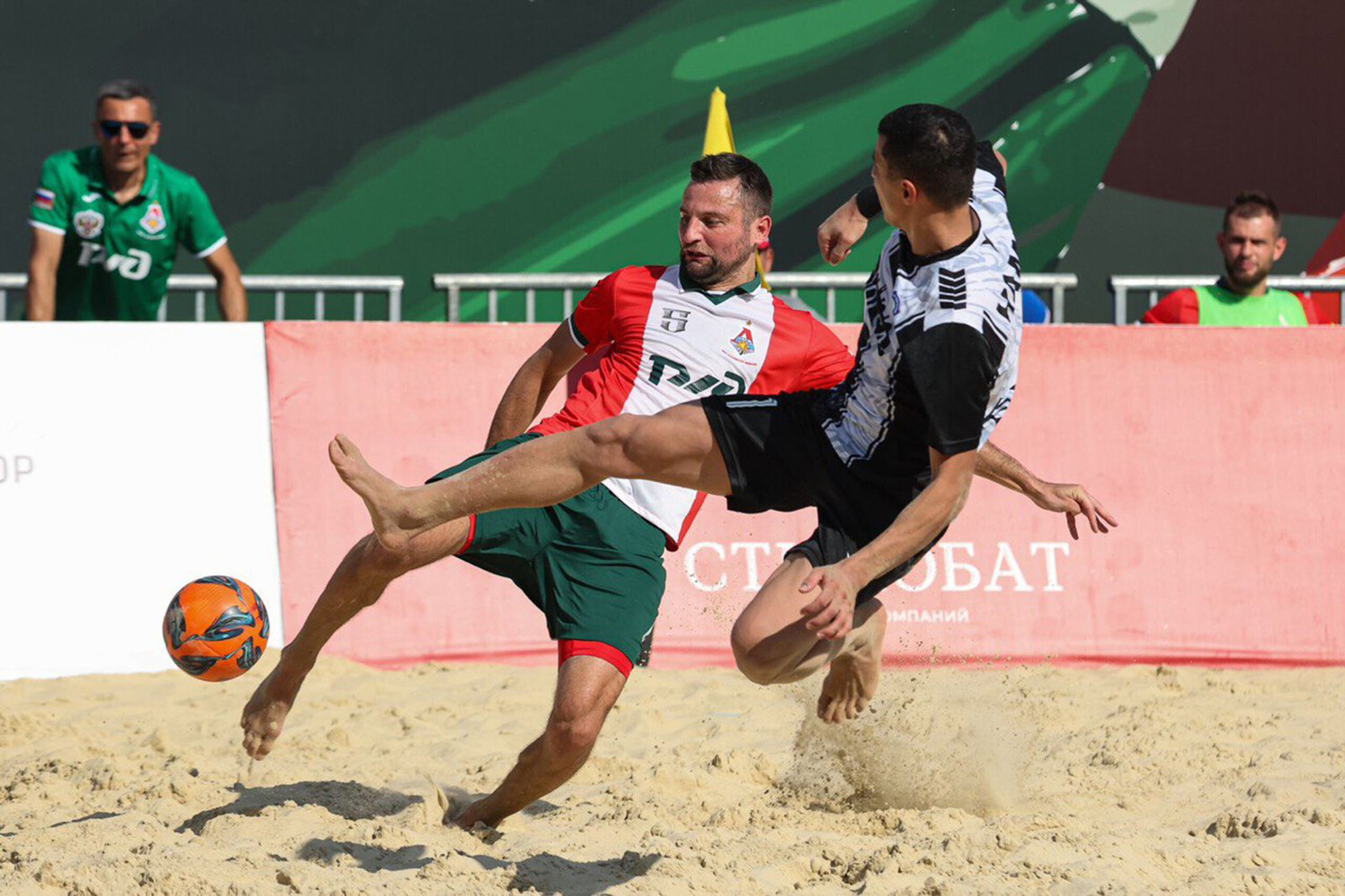 «За рубежом российских пляжных футболистов ценят и ждут»: интервью Льва Мазараки