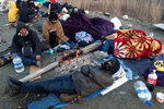 Мигранты из Пакистана у контрольно-пропускного пограничного пункта Ипсала 