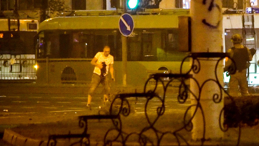 AP поделилось новым видео с моментом убийства протестующего в Минске 