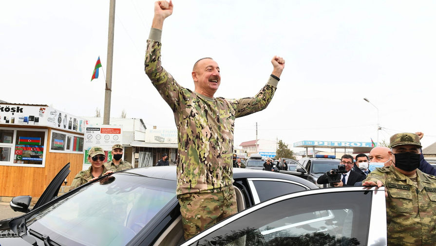 Президент Азербайджана Ильхам Алиев во время посещения городов Физули и Джебраил, расположенных в&nbsp;Карабахе, 16 ноября 2020 года
