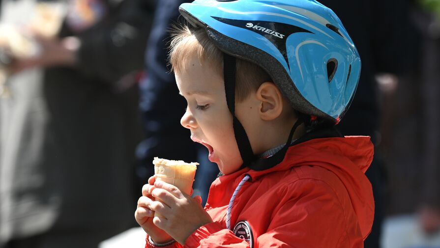 "Это как детская сигарета": крепость алкогольного мороженого предложили ограничить