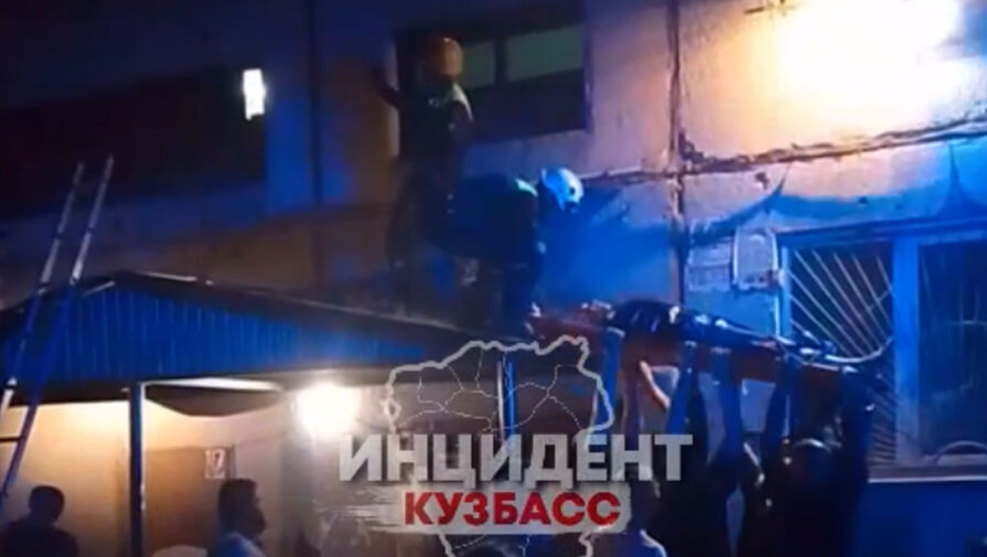 В Кемерове пьяный мужчина уснул на подоконнике и выпал с седьмого этажа 