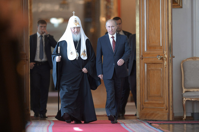 25 июля 2013 года. Президент России Владимир Путин (справа) и патриарх Московский и всея Руси Кирилл во время встречи в Большом Кремлевском дворце