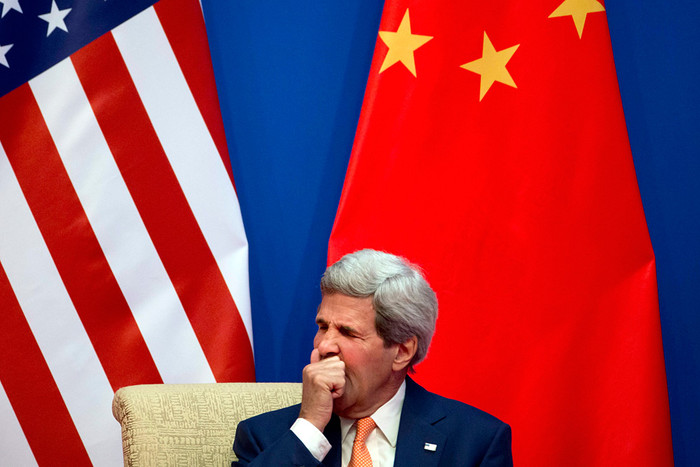 Глава Госдепартамента США Джон Керри во время визита в Пекин