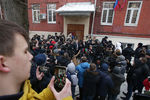 Сторонники основателя автопроекта «Смотра.ру» и лидера московских стритрейсеров Эрика Китуашвили, выступающие против его задержания, у здания Тверского суда