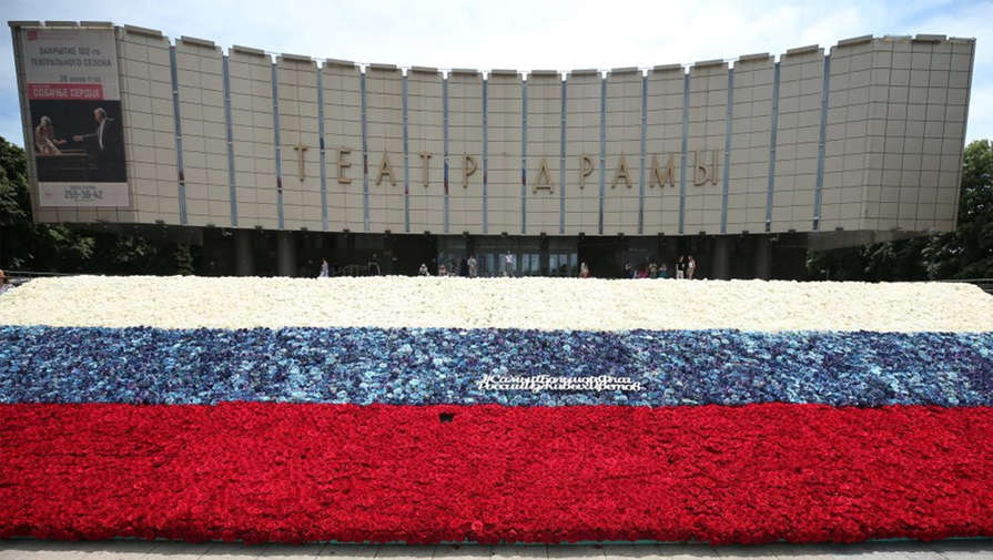 Созданный в Краснодаре триколор из 50 тысяч живых роз внесли в Реестр рекордов России