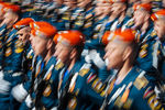 Военнослужащие на генеральной репетиции военного парада в Москве, 7 мая 2017 года