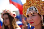Участница праздничных мероприятий, приуроченных к празднованию Дня государственного флага Российской Федерации, в Краснодаре, 22 августа 2018 года