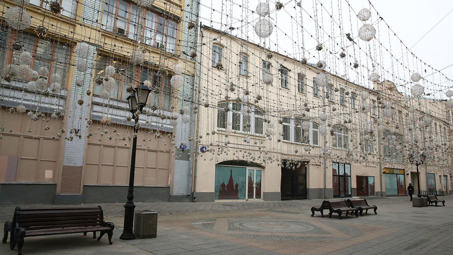 Опустевшая Никольская улица в Москве, 30 марта 2020 года