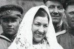 Лидия Русланова и красноармейцы в Берлине, 1945 год
