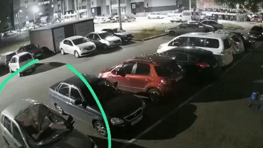 Lada Kalina спасла жизнь мужчины, упавшего на нее с 9 этажа