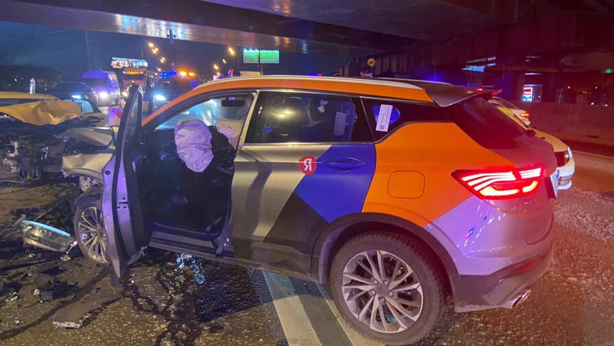 В Москве пассажирка такси погибла из-за аварии с автомобилем каршеринга