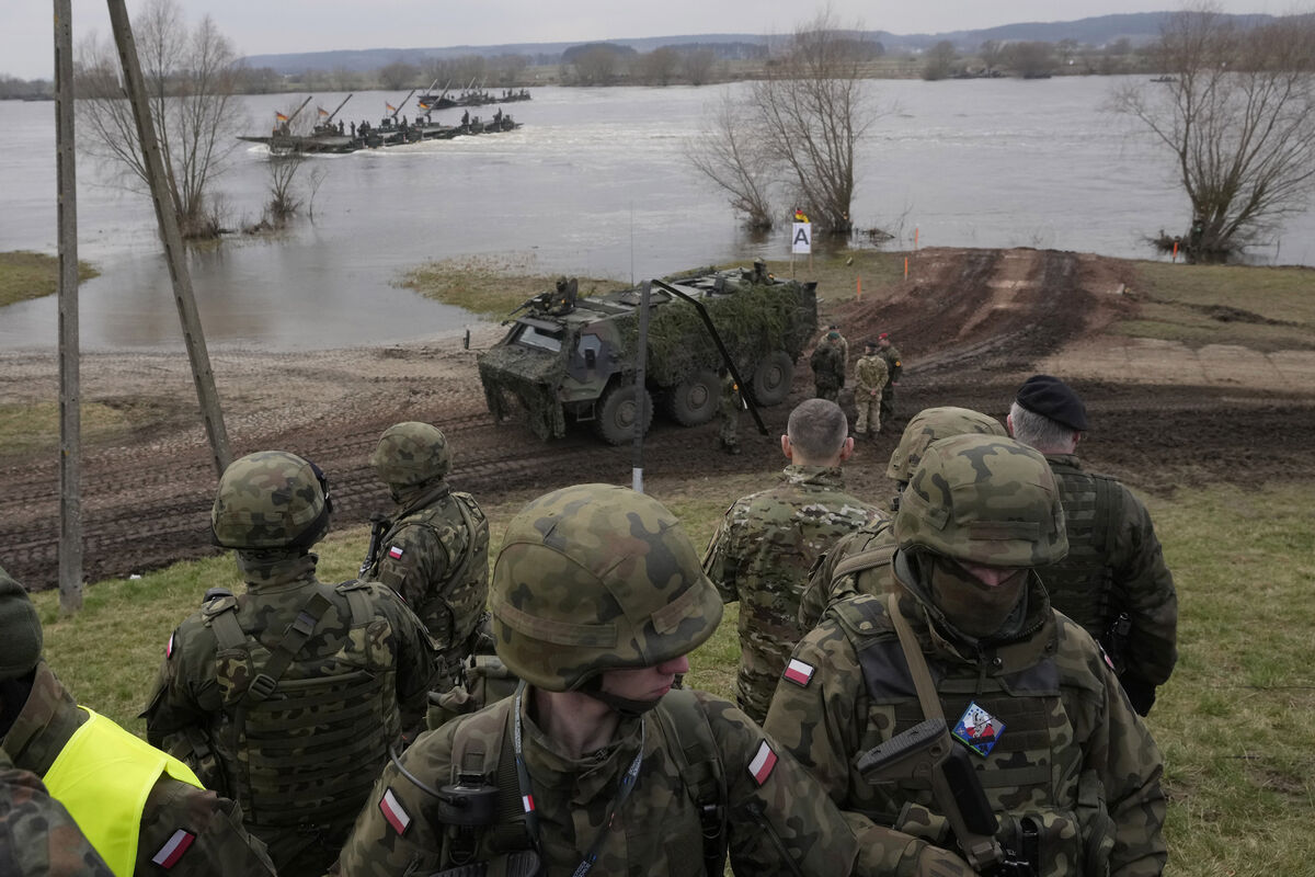 Мы не собираемся воевать»: страны НАТО отправят миссию на Украину -  Газета.Ru