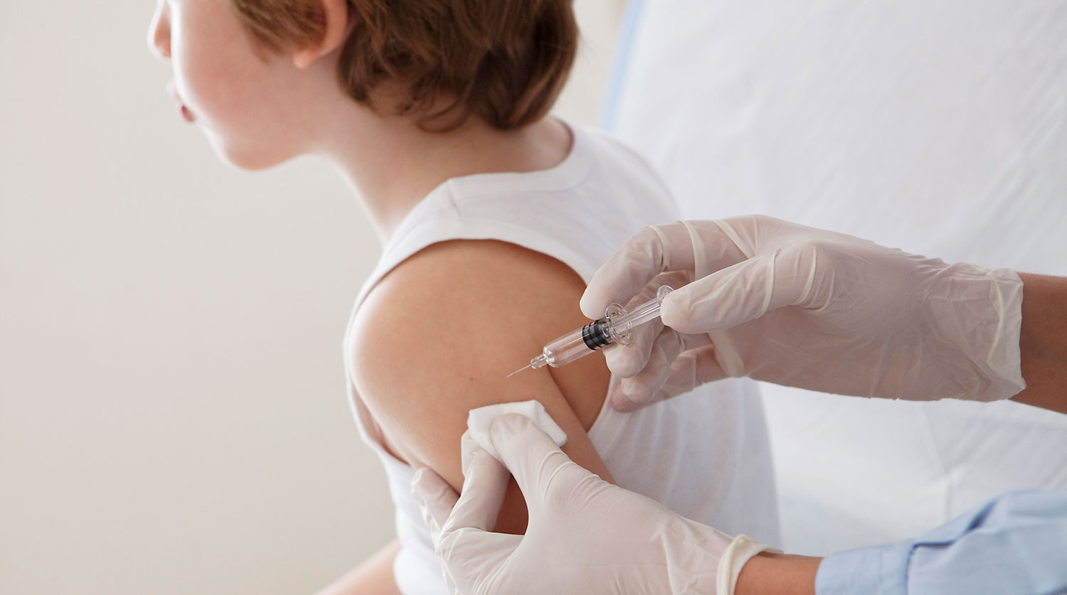 «Не говори маме»: медик сделала прививку ребёнку в Белгороде без согласия родителей